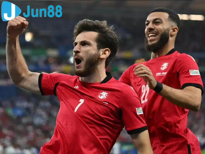 Kvaratskhelia và Mikautadze nhiều khả năng sẽ tiếp tục lĩnh xướng hàng công của Georgia ở trận đấu với Bulgaria (Ảnh: Reuters)