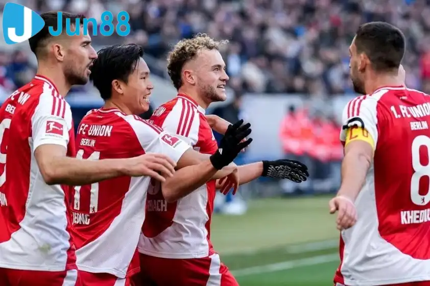 Trận đối tương đối cân bằng giữa 2 bên