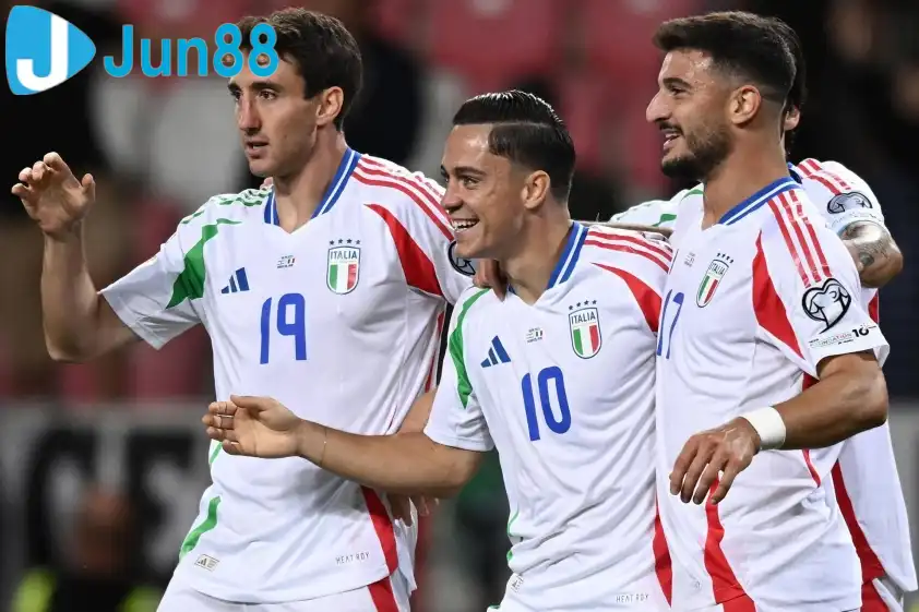Italia được dự đoán sẽ chiến thắng để củng cố ngôi nhì bảng.