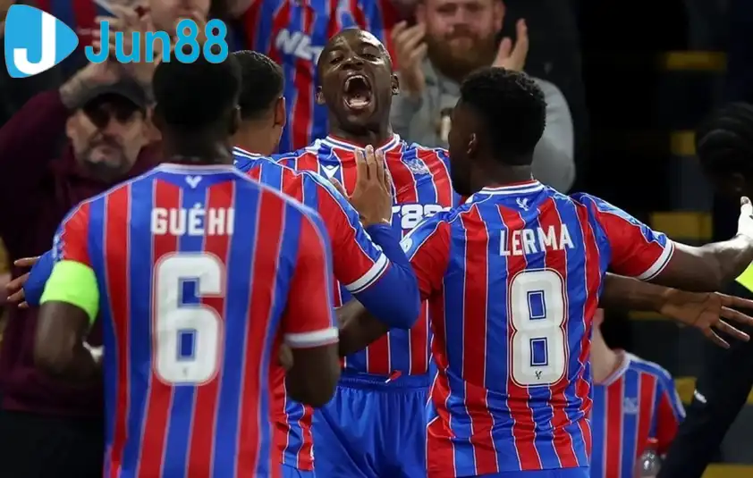Crystal Palace sẽ giải được ẩn số AEK Larnaca. (Ảnh: Internet)