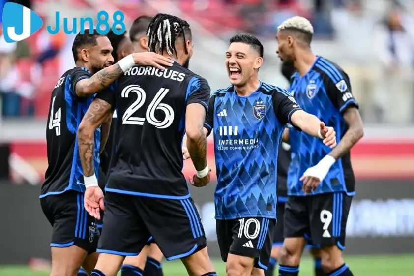 Town FC đang được đánh giá cao hơn ở trận đấu này.